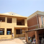 父亲造木屋给儿子当结婚礼物 父亲造木屋给儿子当结婚礼物