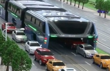 中国推出下方可通车的“巴铁”高架电车