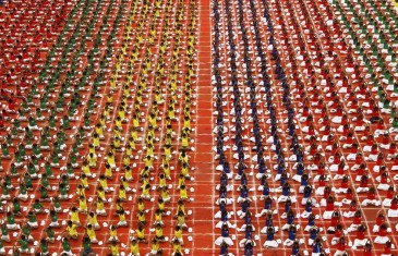 中印瑜伽大会开幕 千名学员一起表演瑜伽