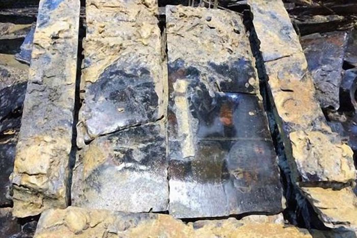 古代穿衣镜上惊现孔子画像 ancient mirror recovered from a tomb in china