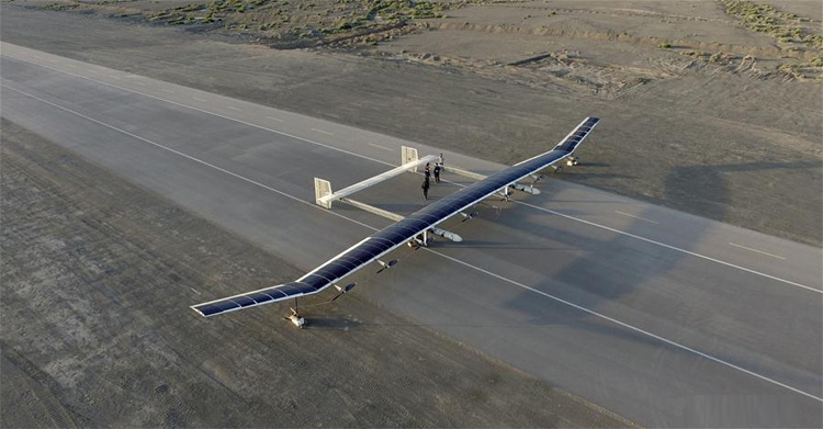 彩虹太阳能无人机成功完成2万米以上高空飞行试验 top view of caihong drone on the runway