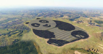 世界首座“熊猫电站”在中国山西落成 aerial view of panda shaped solar farm in china