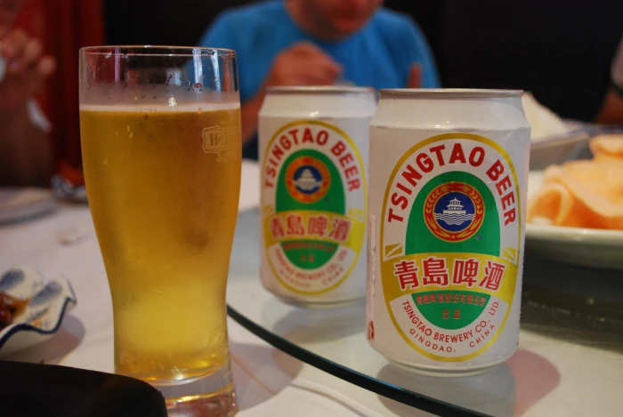 中国啤酒巨头青岛啤酒因消费低迷利润下滑