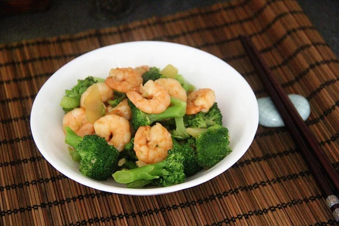 Chinese Food Made Easy: Stir Fry King Prawn with Broccoli