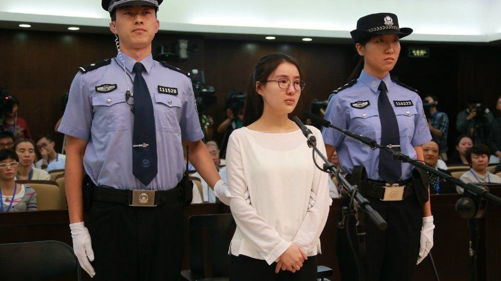 中国“网络红人”郭美美因开赌场被判刑五年 guo meimei in court to hear her verdict