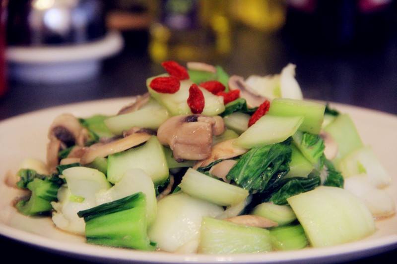 Simple Stir Fry With Pak Choi, Mushroom and Garlic