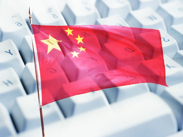防火墙内的中国互联网飞速发展 chinese flag in front of a keyboard