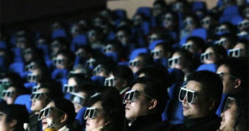 八部中国大片齐聚暑期荧幕 cinema audience in china