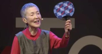 日本82岁老奶奶自学做手机游戏 old lady giving a speech