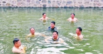 为了证明河水治污成功,市长下河游泳 men swimming in a river in china