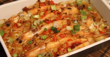 Learn Chinese Through Cooking: Roasted Garlic Prawns with Enoki Mushroom Roasted garlic prawns with enoki mushroom in white dish