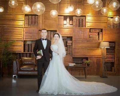夫妻同一天在同一医院出生 wedding photo for chinese couple