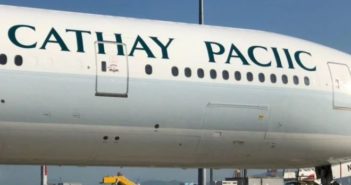 国泰航空公司一架飞机写错名字Pacific变Paciic incorrect spelling of Cathay Pacific on plane