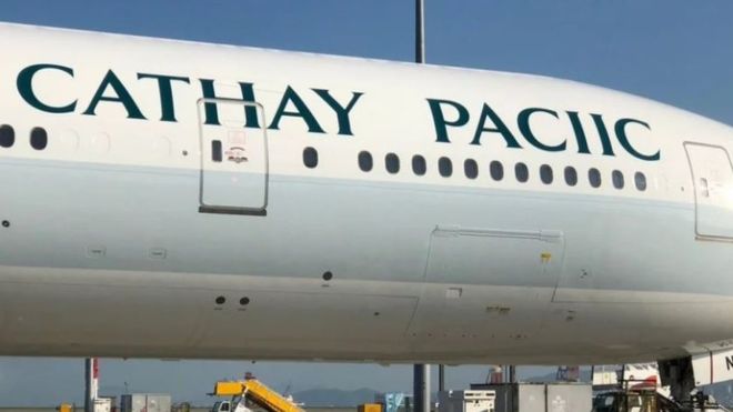 国泰航空公司一架飞机写错名字Pacific变Paciic incorrect spelling of Cathay Pacific on plane