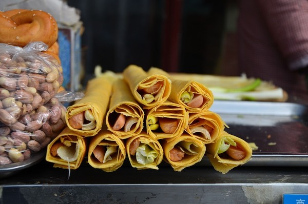 山东泰山一个煎饼村一天能卖20000斤煎饼 shandong jianbing