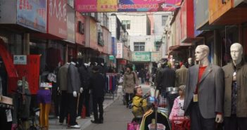 你会用租衣服来代替买衣服吗? clothing stores in china