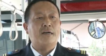 济南好心司机送没钱的学生回去学校 bus driver giving interview in china