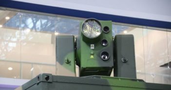 中国成功研制激光武器 laser weapon mounted on chinese military vehicle