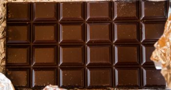 巧克力在中国的发展历程 chocolate bar with wrapping