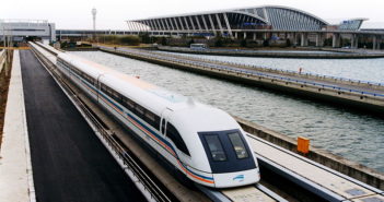 2020年中国无人驾驶磁悬浮时速将达200公里 maglev train in shanghai