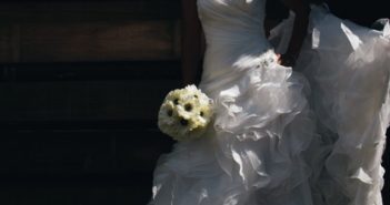 中国结婚率持续下降 wedding dress