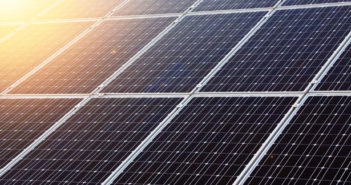 百威中国工厂安装太阳能板 solar panels