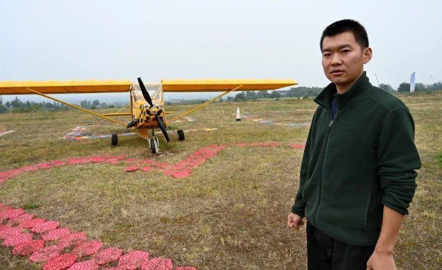 34-year-old Shanxi Farmer Builds Small Airplane