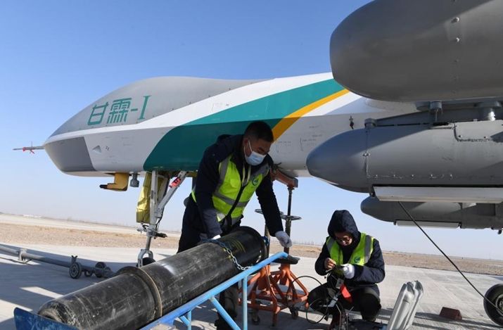 中国首架人工影响天气无人机首飞