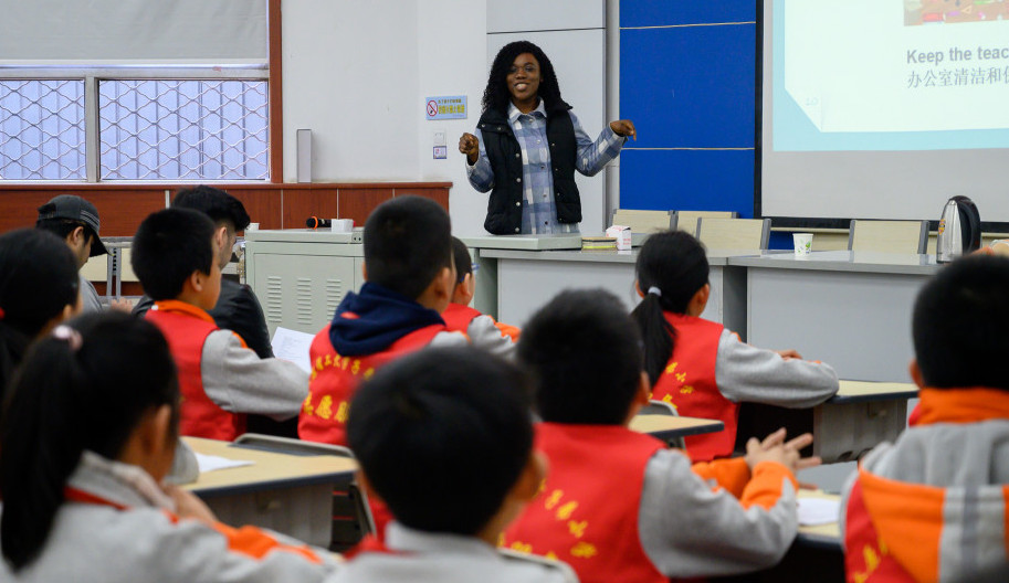 foreign student teaching at primary school in china