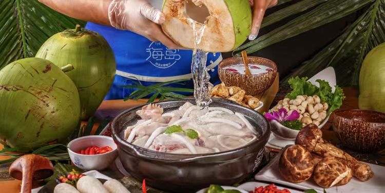 Coconut Chicken Hotpot Boosts Businesses in Hainan