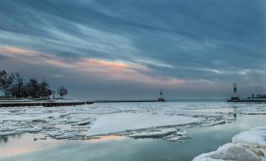 Teenager Saves Elderly Woman in Ice Water in Liaoning