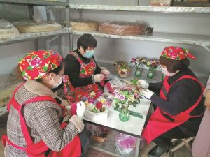 Woman Creates Artistic Pancakes in Shandong Province