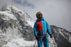 Blind Chinese Climber Reaches Summit of Mt. Everest