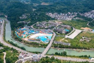Tourists Flock to Shiqian County to Escape Summer Heat