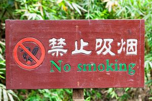 Shanghai Issues New Bilingual Rules for No Smoking Signs