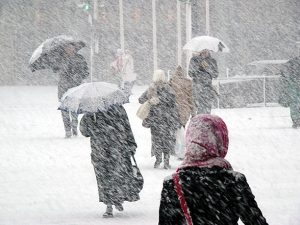 Residents in Gansu Open Doors to People Stranded by Snowstorm