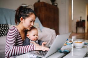 Chongqing Job Fair Promotes Mother-Friendly Jobs