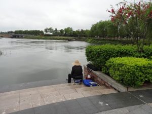Hunan Park Offers Paid Fishing for Retirees