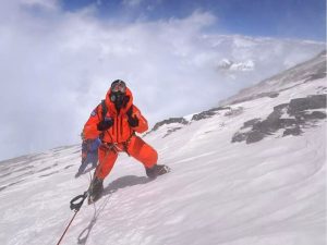 17-year-old Chinese Student Ascends Mt. Everest