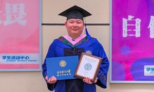 Vietnamese Man Goes from Supermarket Worker to Top Graduate in China