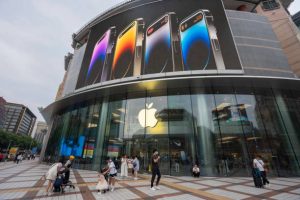 Apple to Close First Ever Store in China