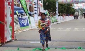Mexican Woman Wins Ultramarathon in Sandals