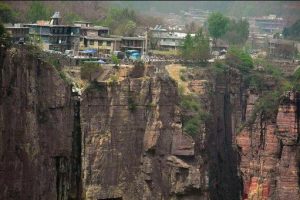 Poverty Alleviation Brings New Life to Sichuan's "Cliff Village”