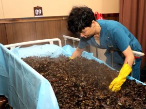 Ancient Dai Herbal Sleep Therapy Continues Into Modern Day