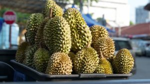 Chinese Family Eat 5.5kg of Durian Before Boarding Flight