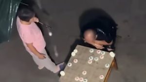 Elderly Go Player Sitting in the Rain Goes Viral
