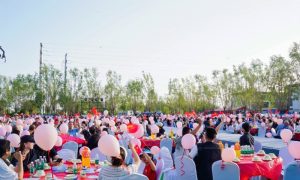 Family Feast for Over 2,000 People Held in Ningxia