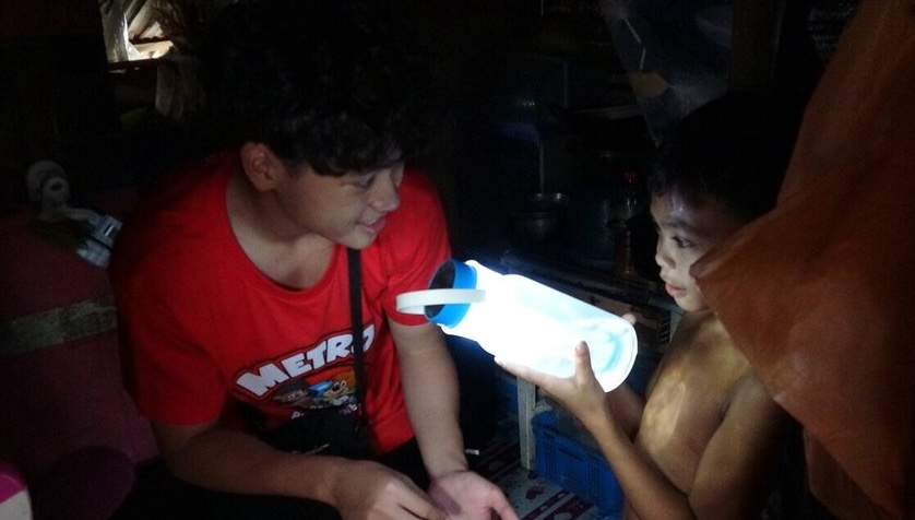 Invention by Taiwanese Student Brings Clean Water to Philippine Village