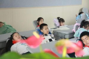 School in Wuxi Introduces Reclining Chairs for Student Naps