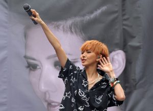 Singaporean Singer Donates Over 10 Million Yuan to China Charity Fund